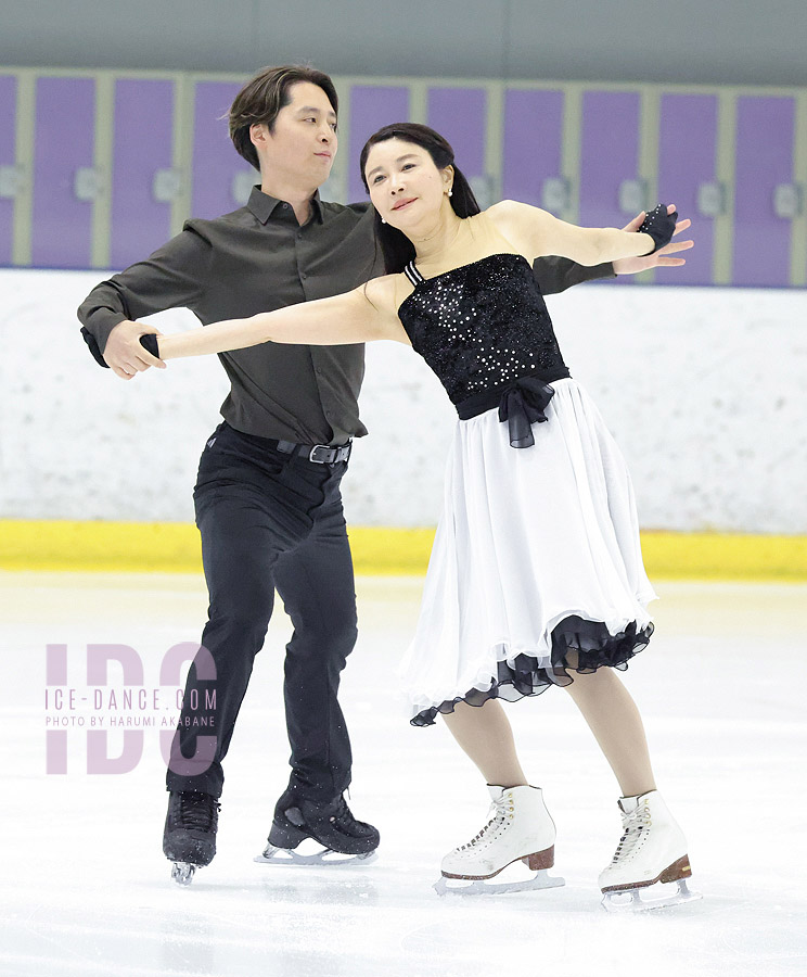 Akiko Maruyama & Kokoro Mizutani